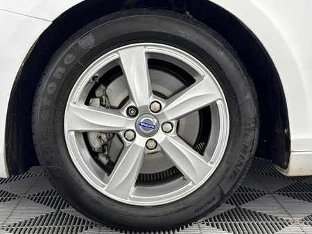 2015-Volvo-V40-T4-Elite-Auto_4