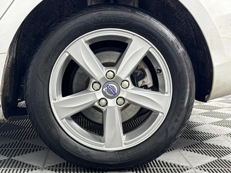 2015-Volvo-V40-T4-Elite-Auto_6