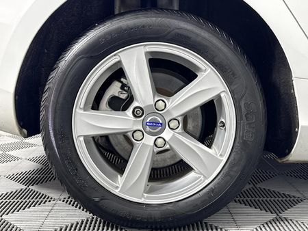 2015-Volvo-V40-T4-Elite-Auto_7
