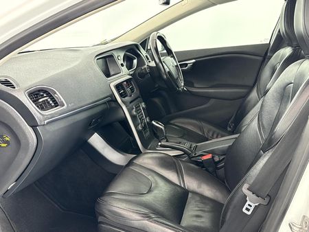 2015-Volvo-V40-T4-Elite-Auto_8