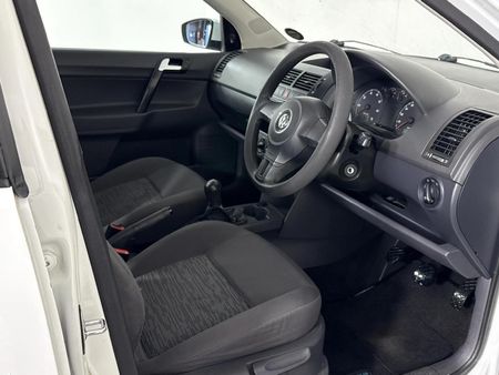 2016-Volkswagen-Polo-Vivo-GP-14-Trendline_9