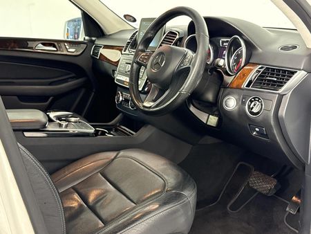 2016-Mercedes-Benz-GLE-500-4Matic_9