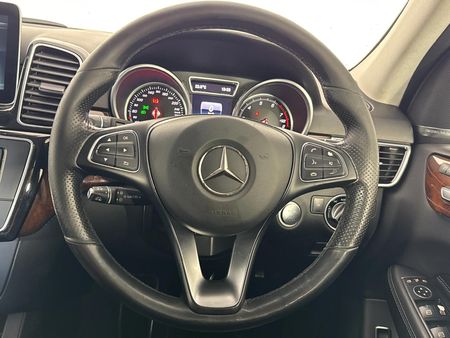 2016-Mercedes-Benz-GLE-500-4Matic_11