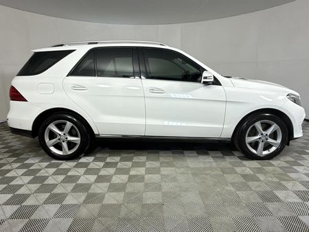 2016-Mercedes-Benz-GLE-500-4Matic_16