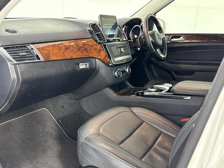 2016-Mercedes-Benz-GLE-500-4Matic_8