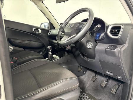 2020-Hyundai-Venue-10-TGDI-Fluid_9