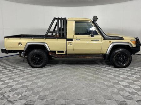 2020-Toyota-Land-Cruiser-79-45-D-Single-Cab_12