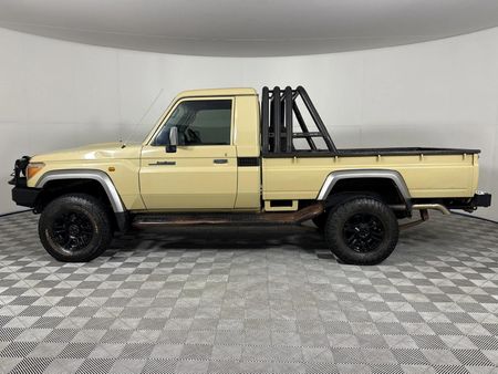 2020-Toyota-Land-Cruiser-79-45-D-Single-Cab_14