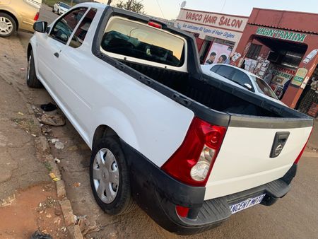 2019-Nissan-NP200-16-AC-Safety-Pack_9
