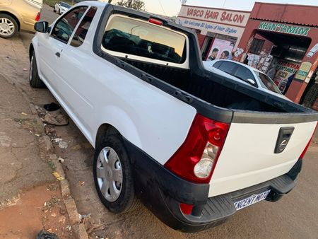 2019-Nissan-NP200-16-AC-Safety-Pack_12