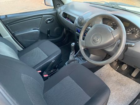 2019-Nissan-NP200-16-AC-Safety-Pack_14
