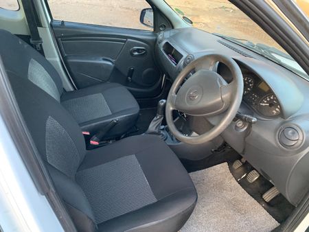 2019-Nissan-NP200-16-AC-Safety-Pack_19