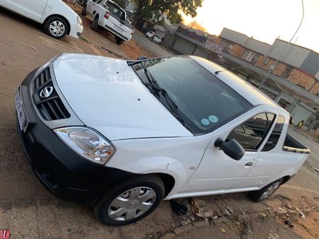 2019-Nissan-NP200-16-AC-Safety-Pack_2
