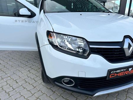 2016-Renault-Sandero-900T-Dynamique_9