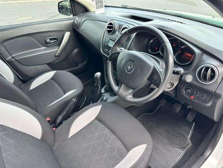 2016-Renault-Sandero-900T-Dynamique_10