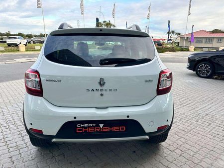 2016-Renault-Sandero-900T-Dynamique_8