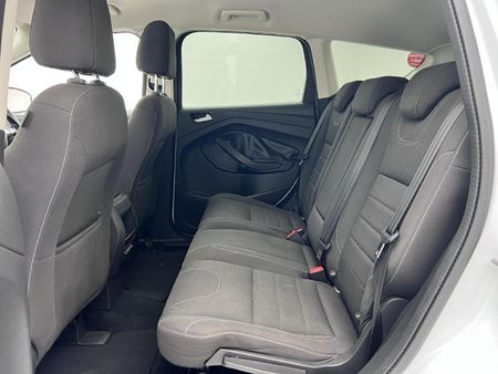 2015-Ford-Kuga-15-EcoBoost-Ambiente_9