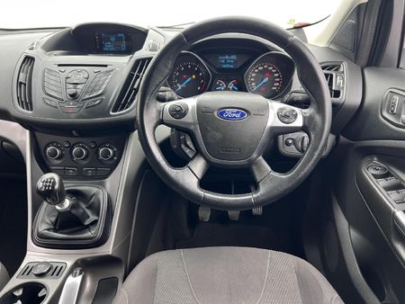2015-Ford-Kuga-15-EcoBoost-Ambiente_6