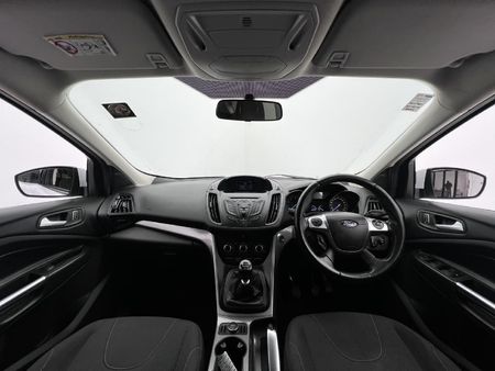 2015-Ford-Kuga-15-EcoBoost-Ambiente_8