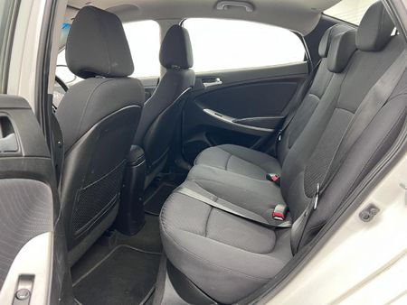 2017-Hyundai-Accent-16-GLS-Fluid-Auto_9