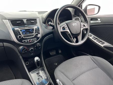 2017-Hyundai-Accent-16-GLS-Fluid-Auto_5