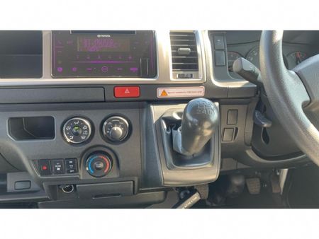 2024-Toyota-Quantum-25-D-4D-14-seat_18