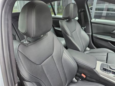 2025-BMW-3-Series-320i-M-Sport-Auto_11