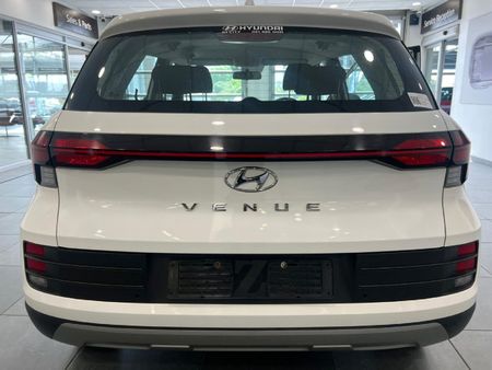 2023-Hyundai-Venue-12-Motion_14