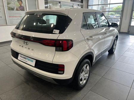 2023-Hyundai-Venue-12-Motion_18