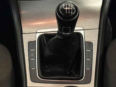 2014-Volkswagen-Golf-VII-14-TSI-Comfortline_9