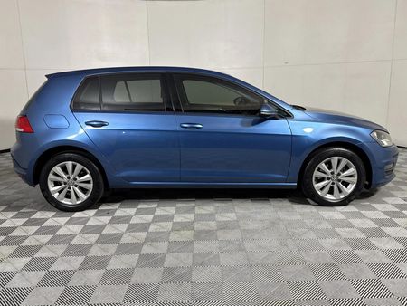 2014-Volkswagen-Golf-VII-14-TSI-Comfortline_16