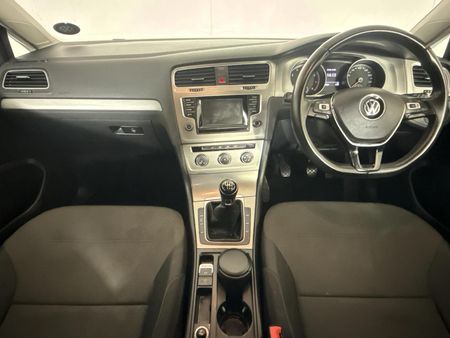 2014-Volkswagen-Golf-VII-14-TSI-Comfortline_1