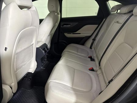 2017-Jaguar-F-Pace-30-V6-SC-AWD-First-Edition_3