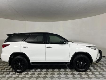 2020-Toyota-Fortuner-28-GD-6-4x4-Epic-Black-Auto_15