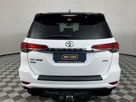2020-Toyota-Fortuner-28-GD-6-4x4-Epic-Black-Auto_16