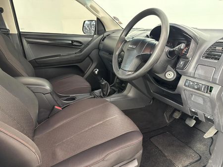 2021-Isuzu-D-Max-250-HO-Hi-Rider-Double-Cab_9