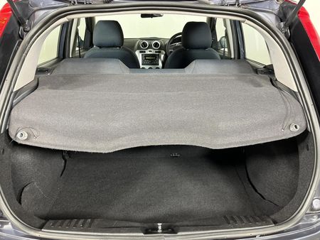 2014-Ford-Figo-14-Trend_13