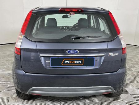 2014-Ford-Figo-14-Trend_17