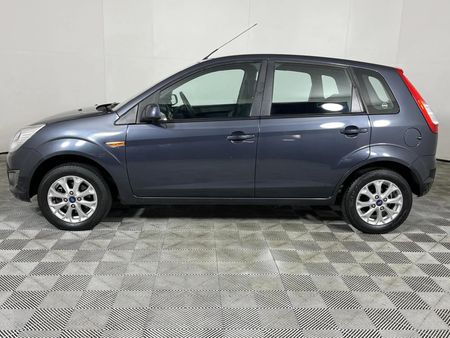2014-Ford-Figo-14-Trend_18