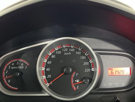 2014-Ford-Figo-14-Trend_2