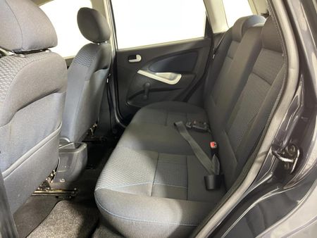 2014-Ford-Figo-14-Trend_3