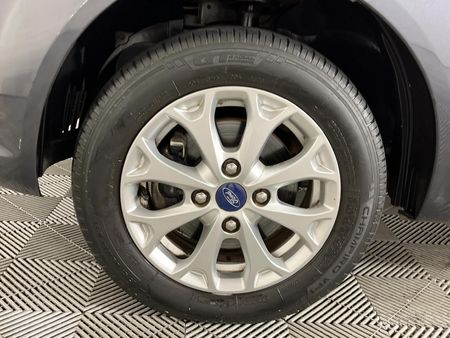2014-Ford-Figo-14-Trend_4