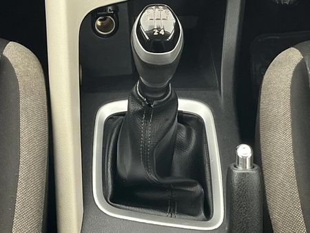 2024-Nissan-Magnite-10-Visia_10