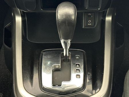 2019-Nissan-Navara-23D-SE-Auto-Double-Cab_10