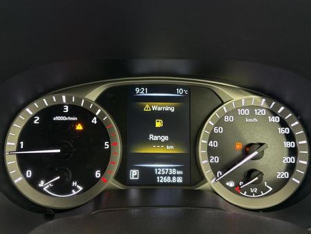 2019-Nissan-Navara-23D-SE-Auto-Double-Cab_2
