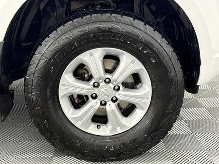 2019-Nissan-Navara-23D-SE-Auto-Double-Cab_5