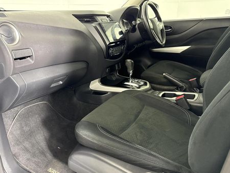 2019-Nissan-Navara-23D-SE-Auto-Double-Cab_8