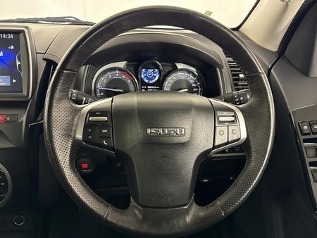 2021-Isuzu-Mu-x-30D-Auto_11