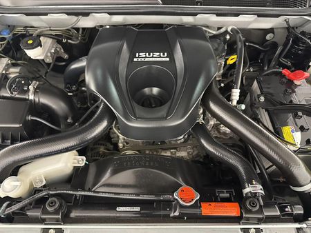 2021-Isuzu-Mu-x-30D-Auto_12