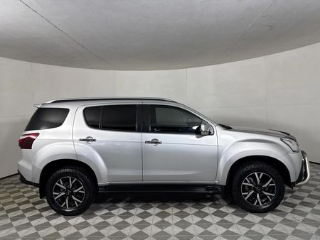 2021-Isuzu-Mu-x-30D-Auto_16